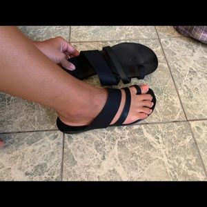 Aerosoles size 8.5 black sandals